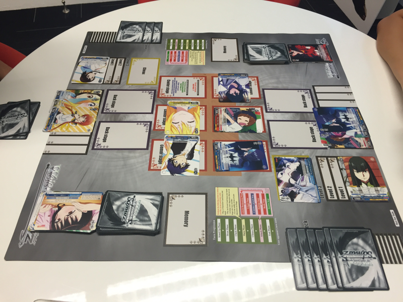A populated Weiss Schwarz playing field. Image courtesy of ws-tcg.com